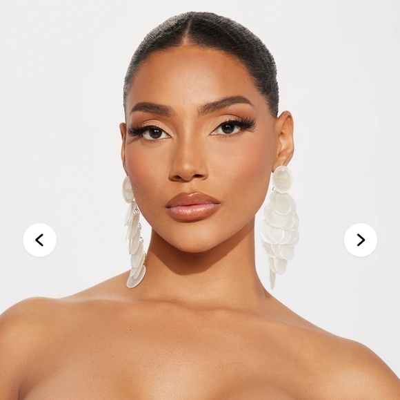 🤍🔹️ Piper K 🔹️Gorgeous shell chandelier earrings - Picture 3 of 9